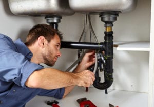 3 Things to Watch Out for When Hiring a Plumber